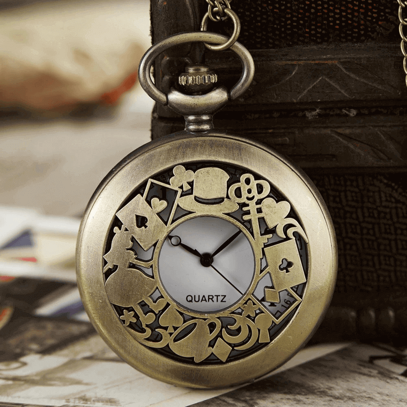 antique-retro-design-pocket-watch-and-necklace